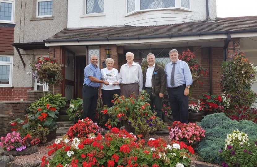 ouncillors Turpin and Williams with the winning couple in their garden